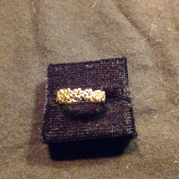 Jewelry - Gold Floral Band Ring - Women Jewelry